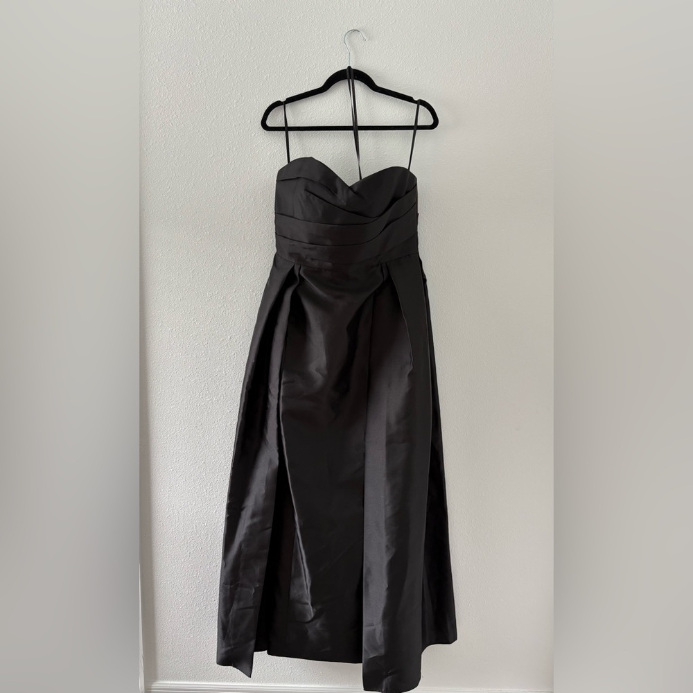 Elegant Donna Karan Black Strapless Dress